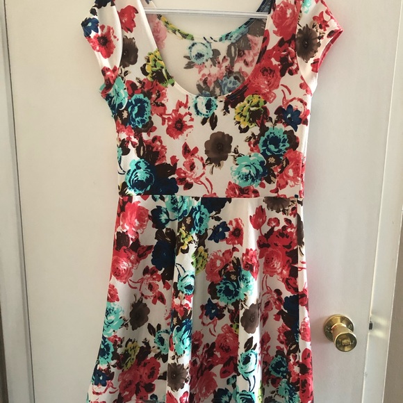 Adorable short summer dress - Picture 2 of 2
